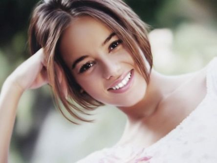 Alizee sings in French