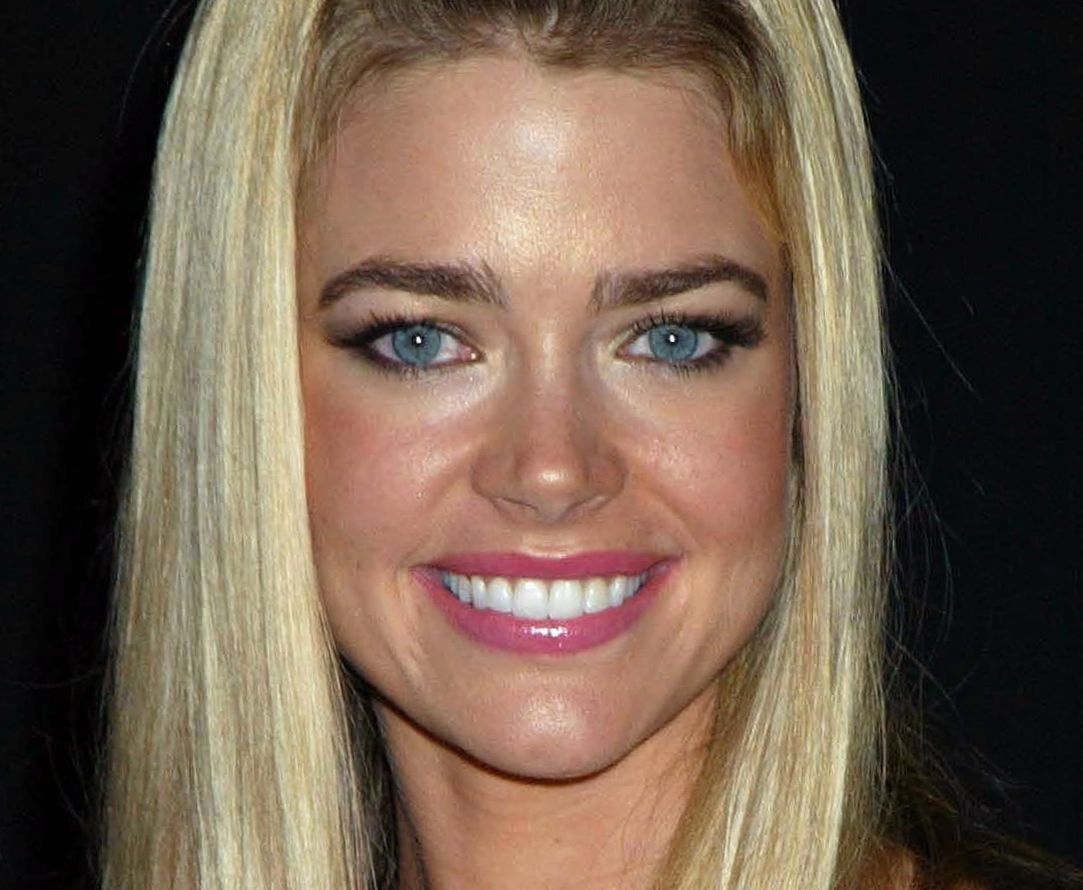 BartCop's Movie Hotties - Denise Richards - Page 211083 x 890