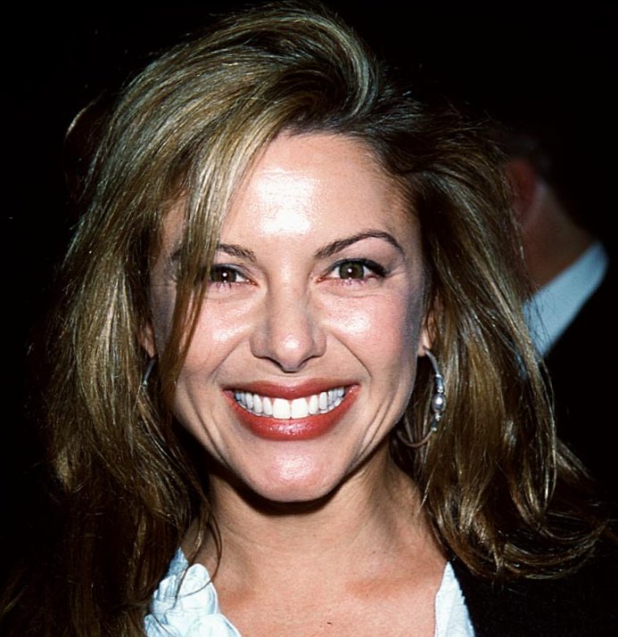 >Kari Wuhrer