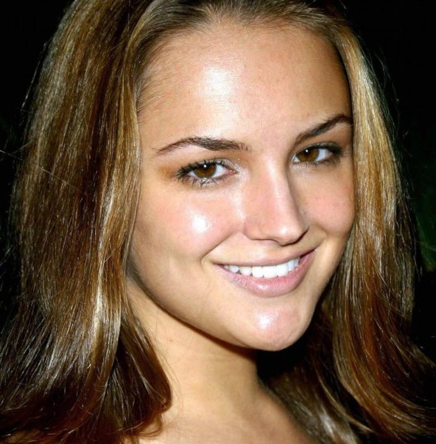 >Rachel Leigh Cook