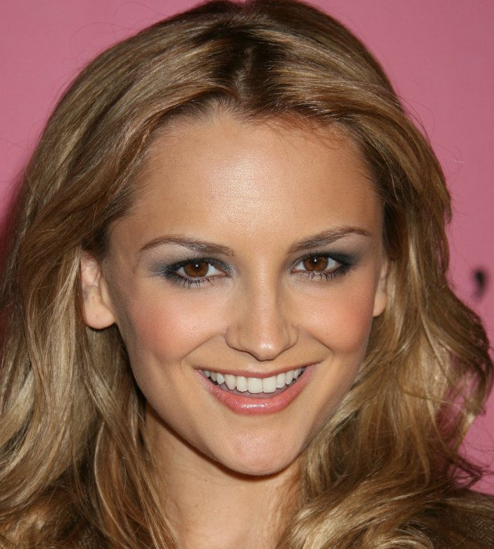 >Rachel Leigh Cook