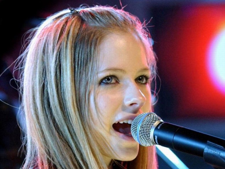 >Avril Lavigne