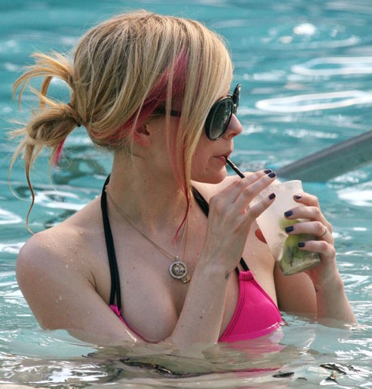 >Avril Lavigne