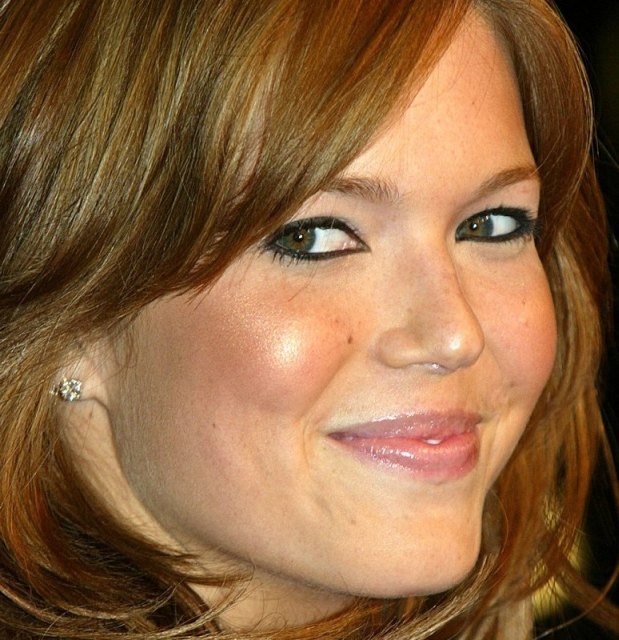 >Mandy Moore