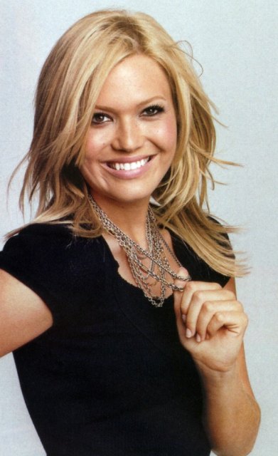 >Mandy Moore