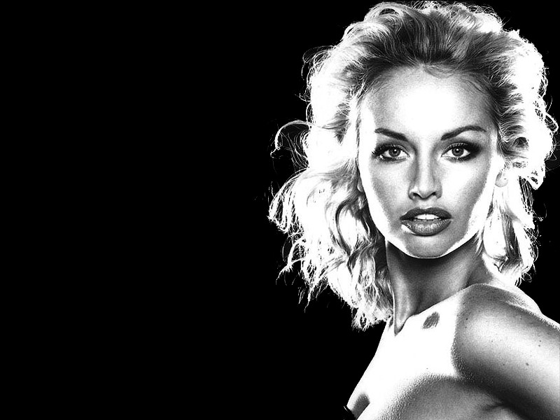 >Adriana Sklenarikova Karembeu