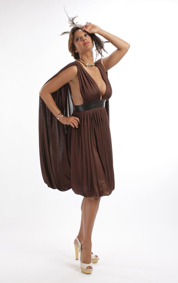 >Eva Larue