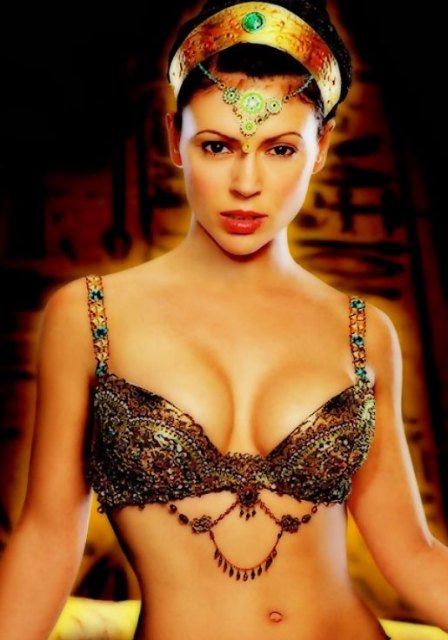 >Alyssa Milano