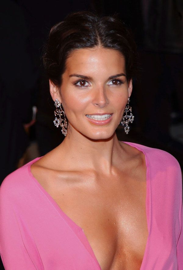 >Angie Harmon