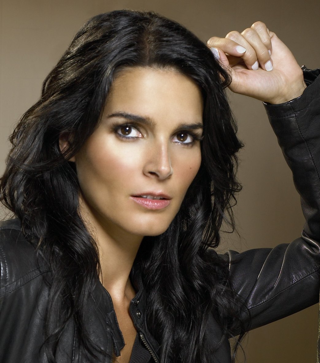 >Angie Harmon