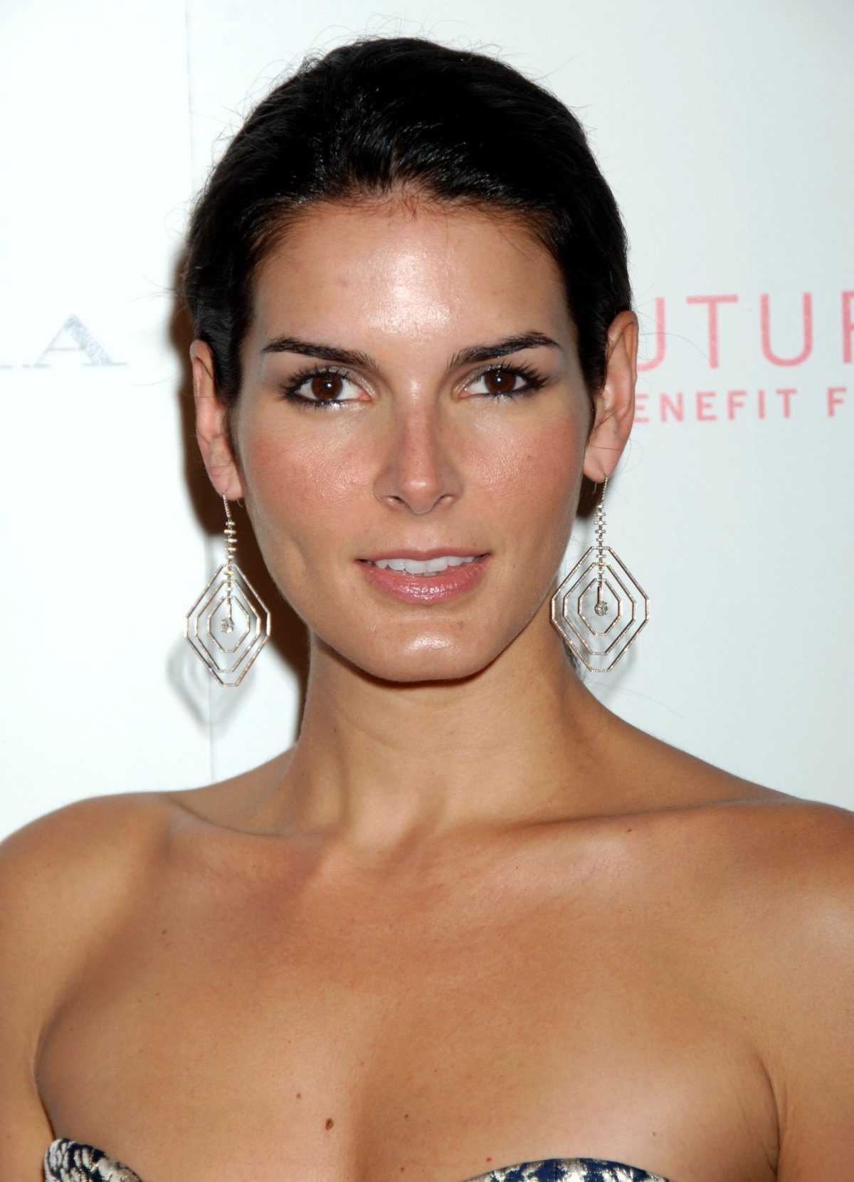 >Angie Harmon