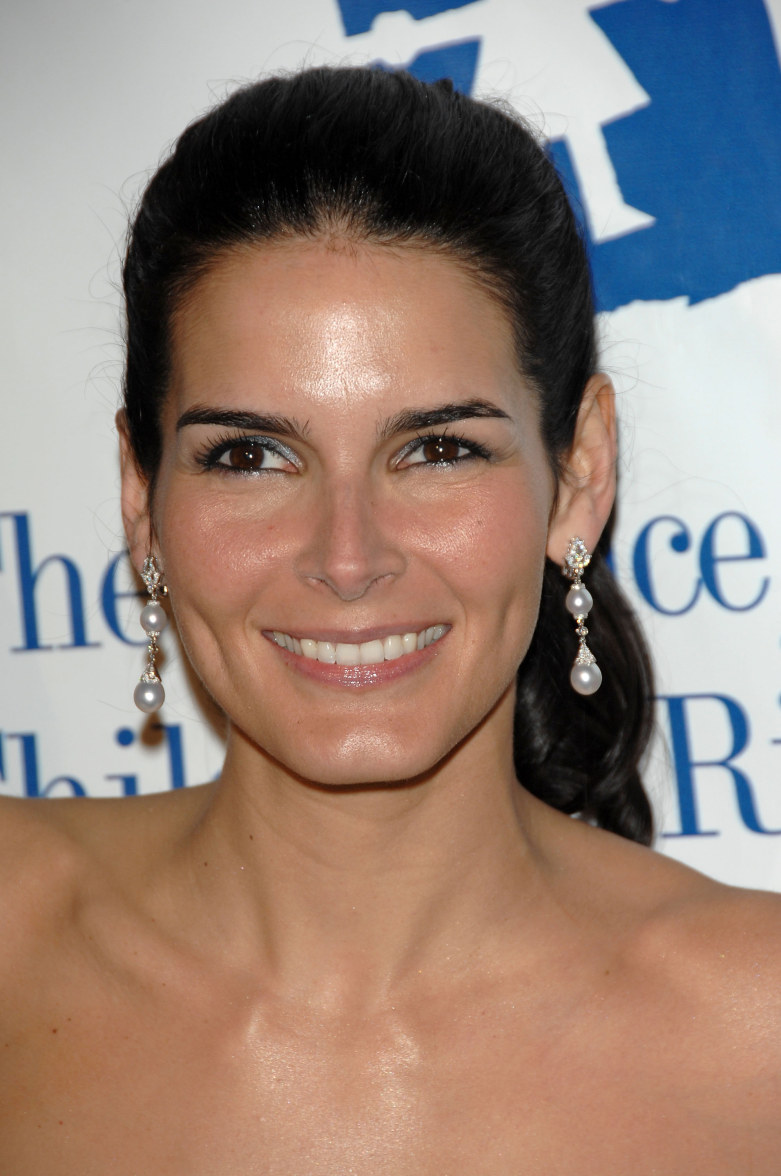 >Angie Harmon