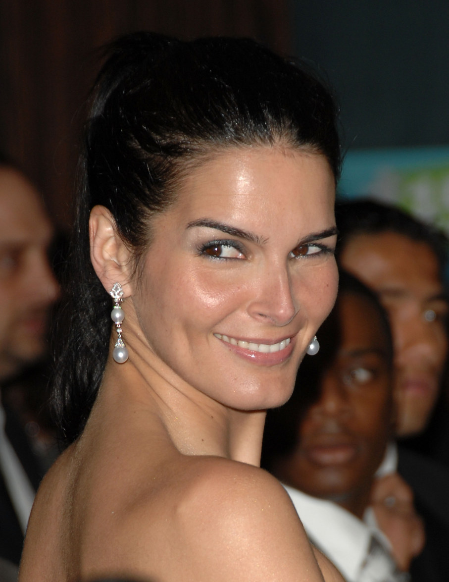>Angie Harmon