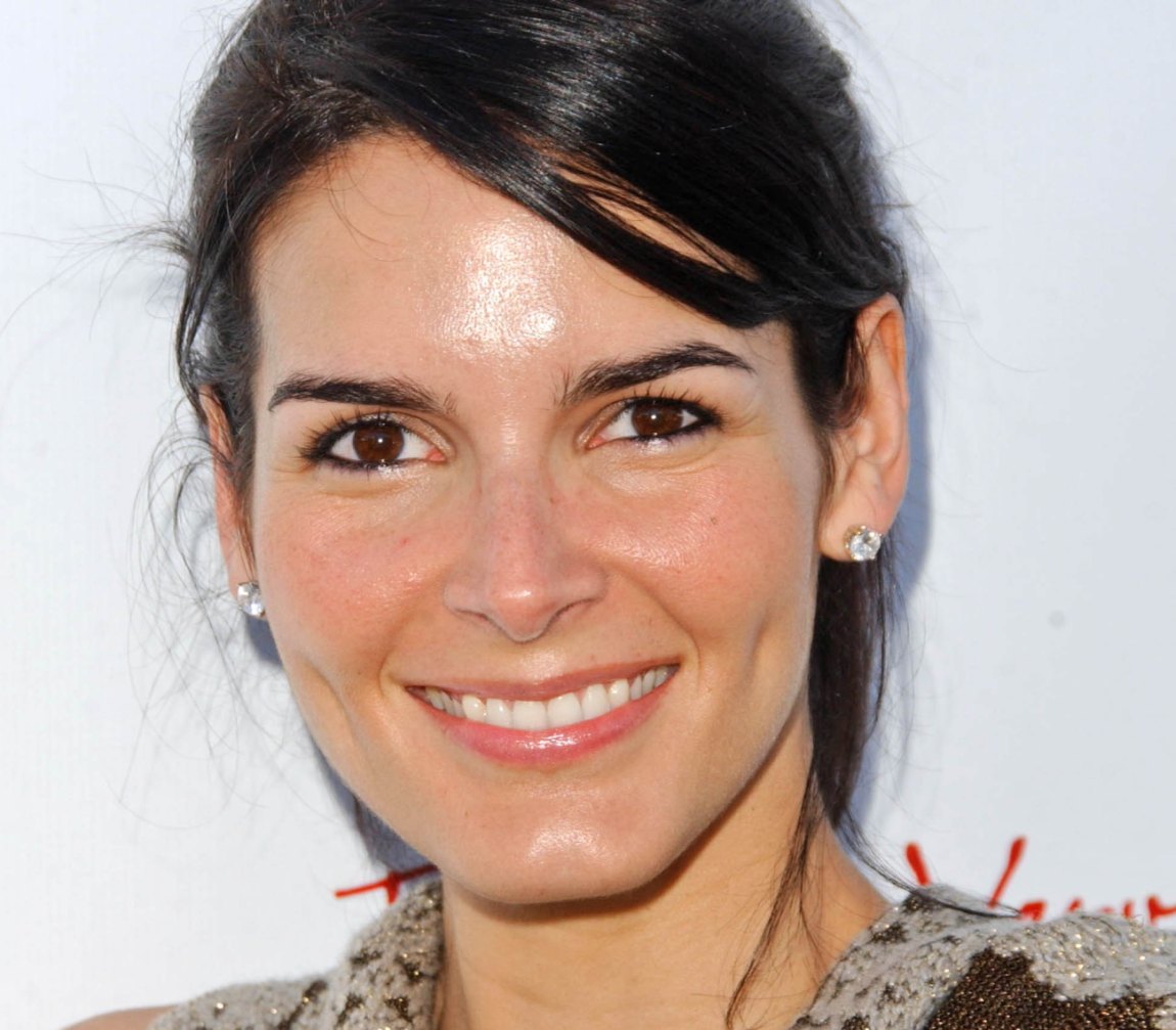 >Angie Harmon
