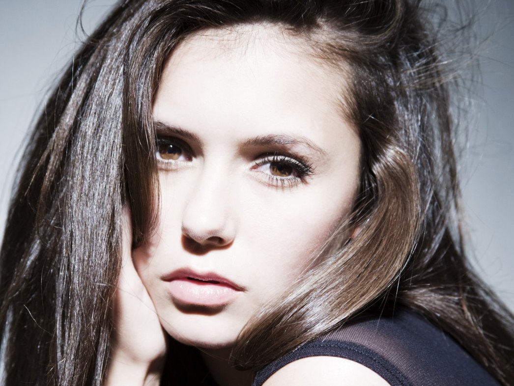 >Nina Dobrev