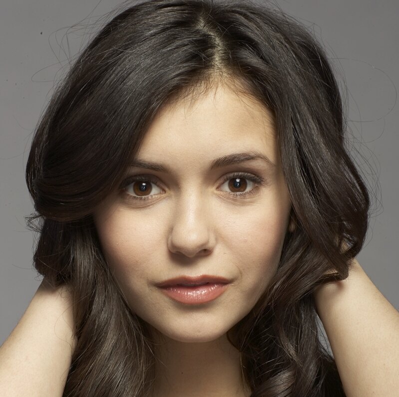 >Nina Dobrev