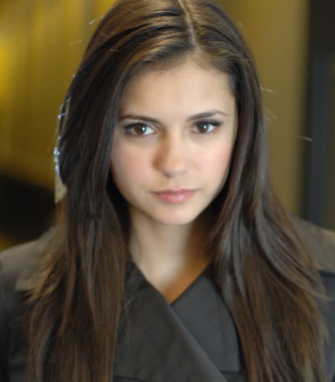 >Nina Dobrev