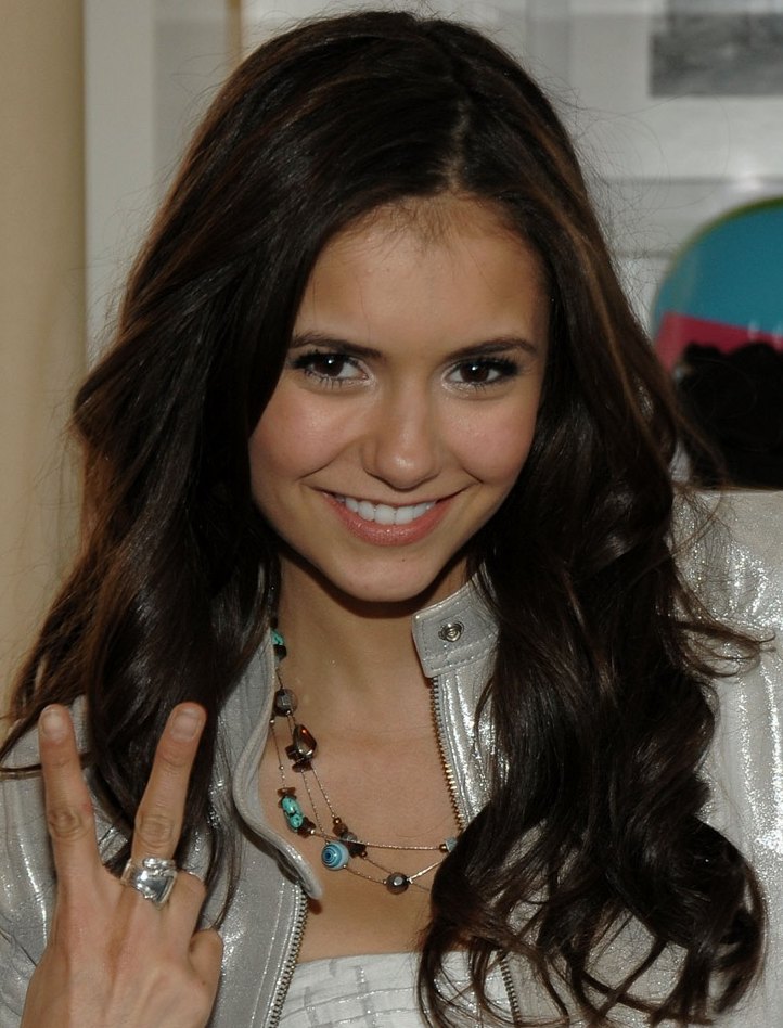 >Nina Dobrev