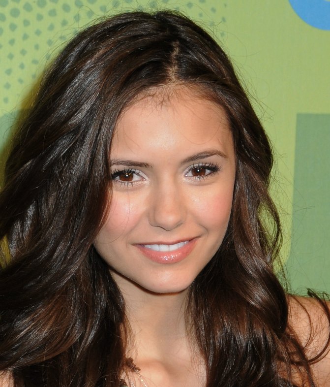 >Nina Dobrev