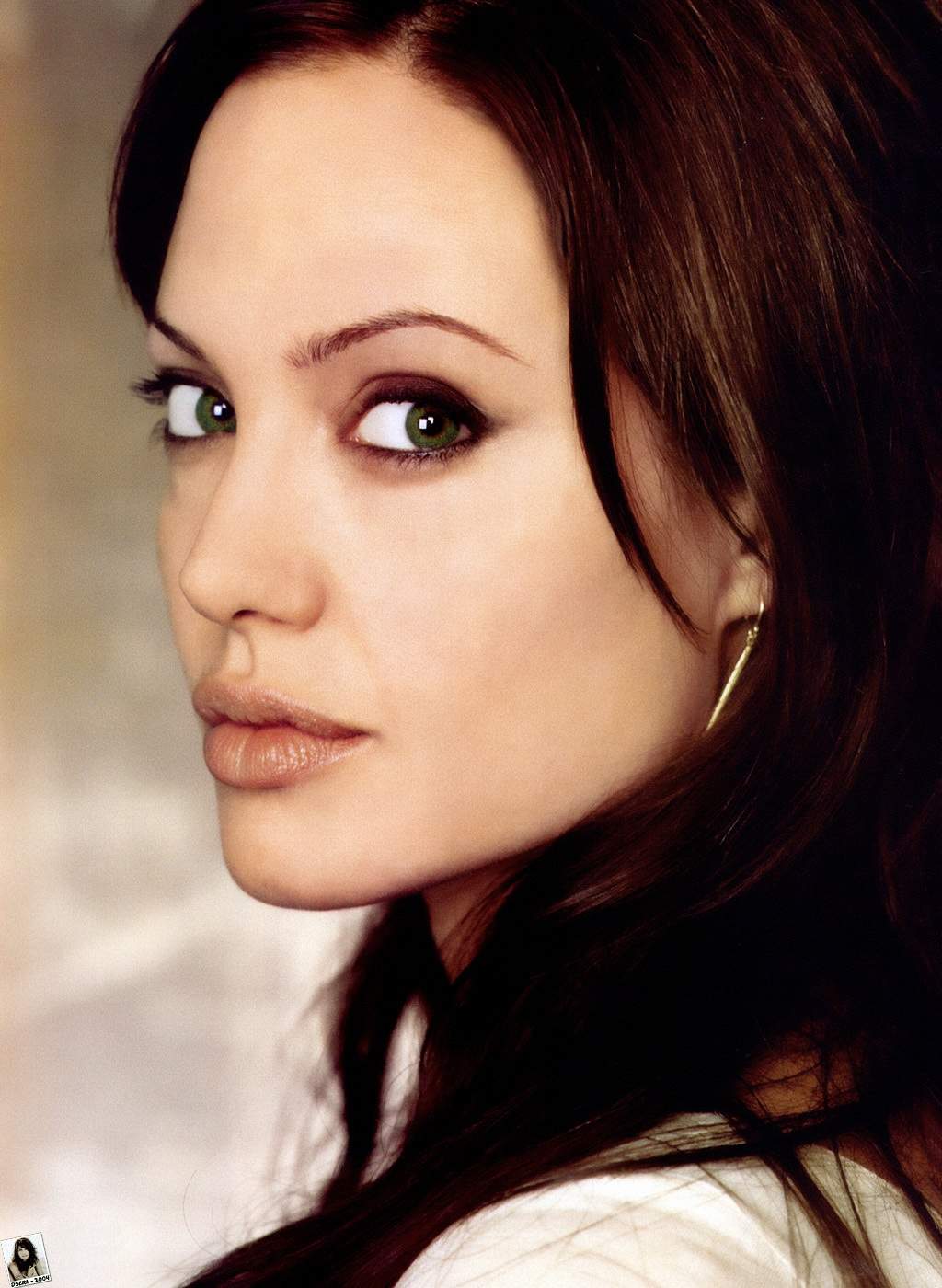 >Angelina Jolie