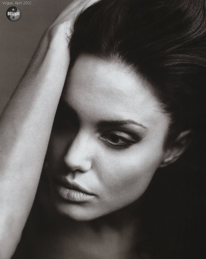 >Angelina Jolie