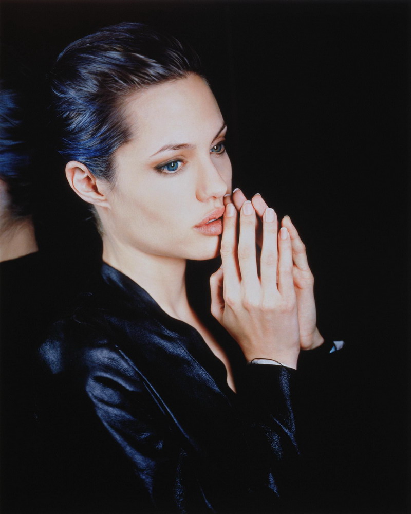 >Angelina Jolie