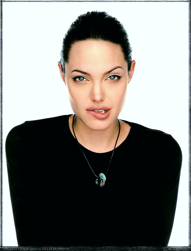 >Angelina Jolie