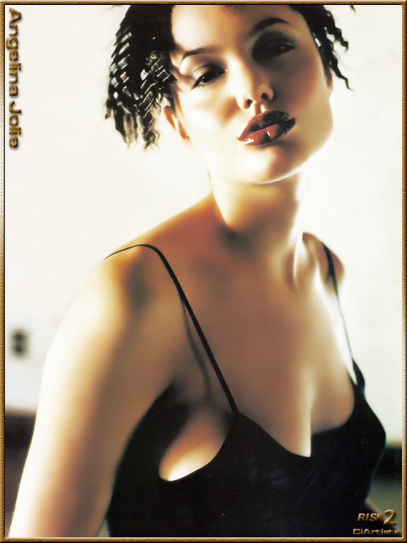 >Angelina Jolie