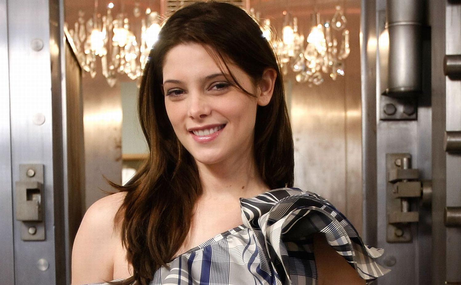 >Ashley Greene