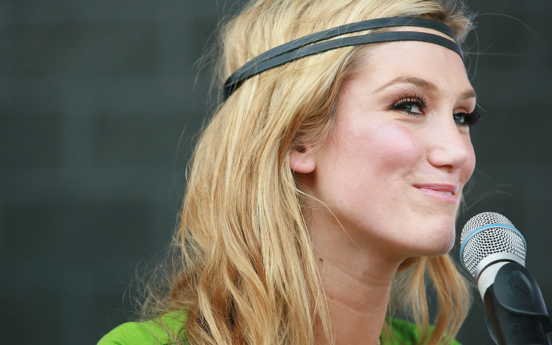 >Delta Goodrem