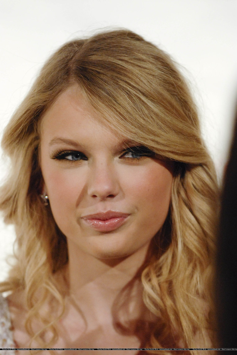 >Taylor Swift