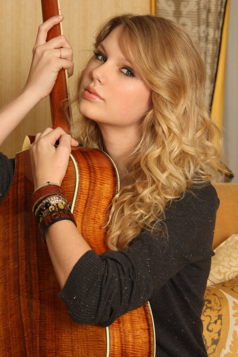>Taylor Swift