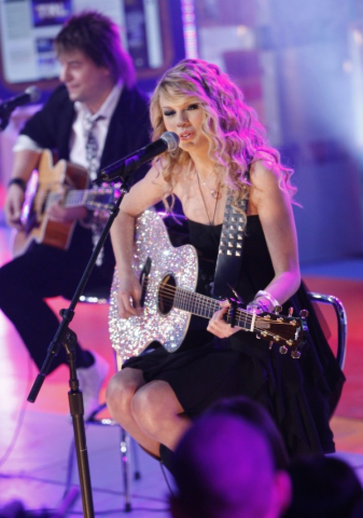 >Taylor Swift