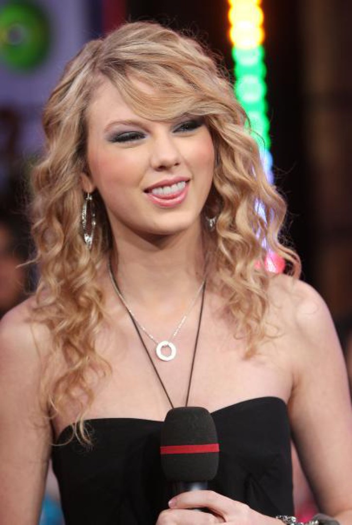 >Taylor Swift