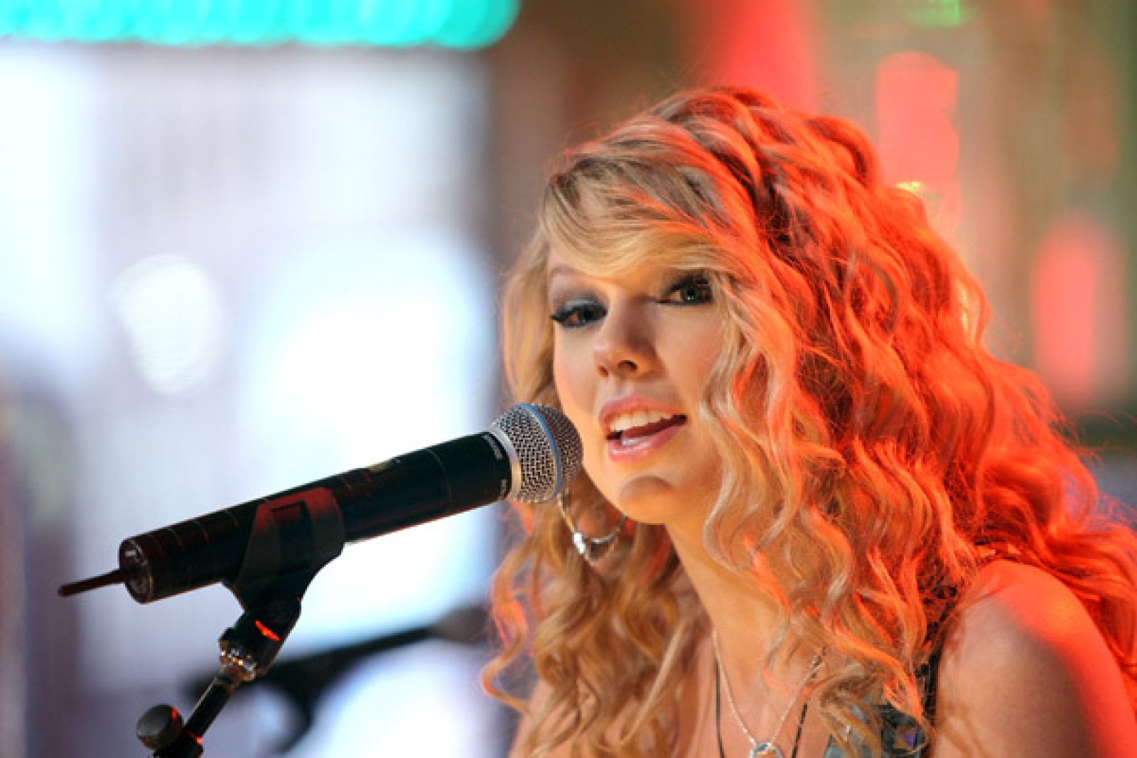 >Taylor Swift