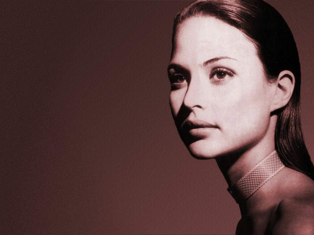 >Josie Maran