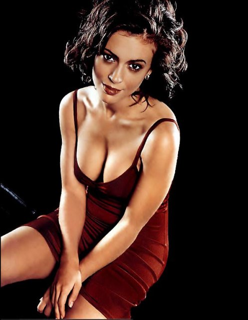 >Alyssa Milano