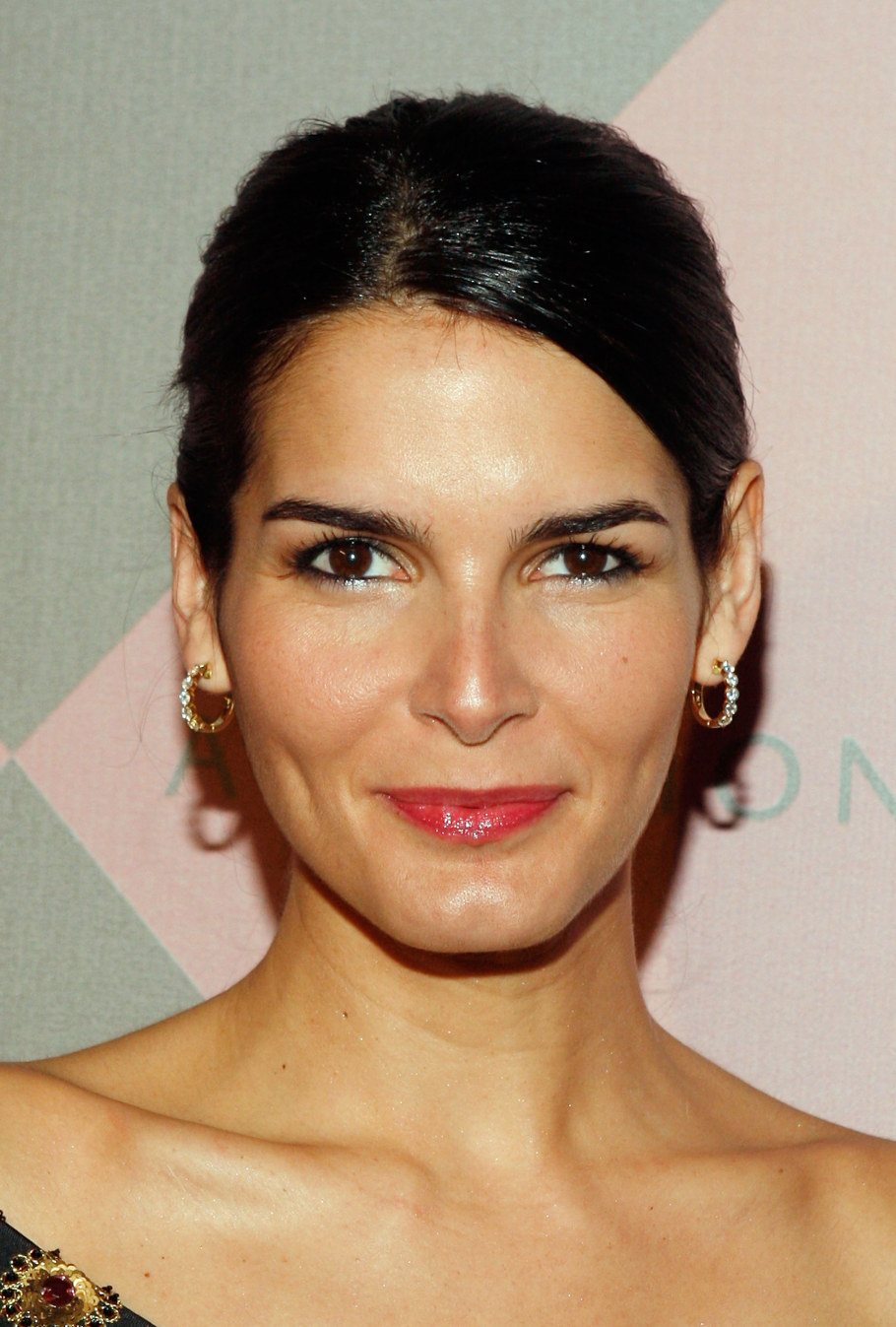 >Angie Harmon