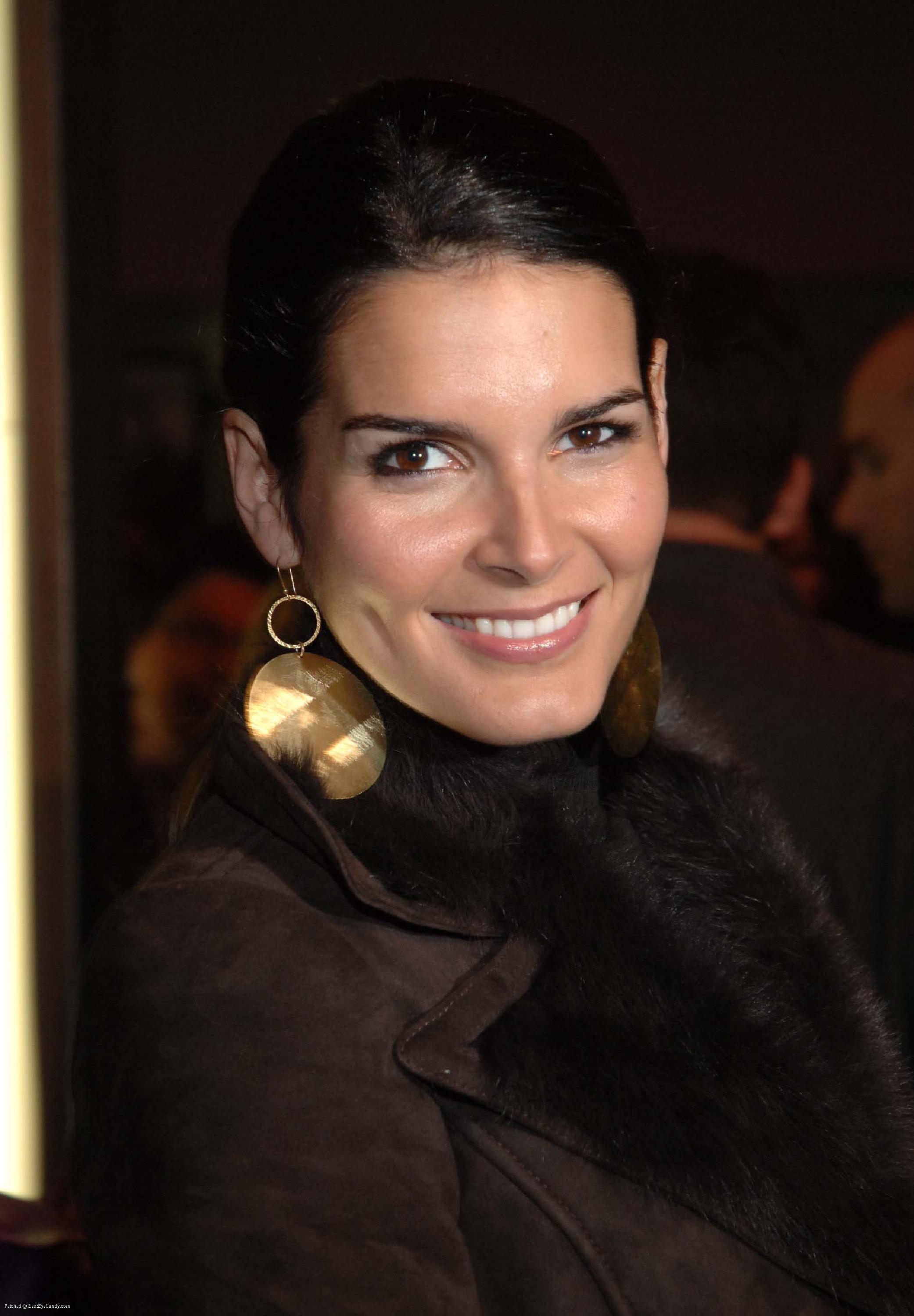 >Angie Harmon