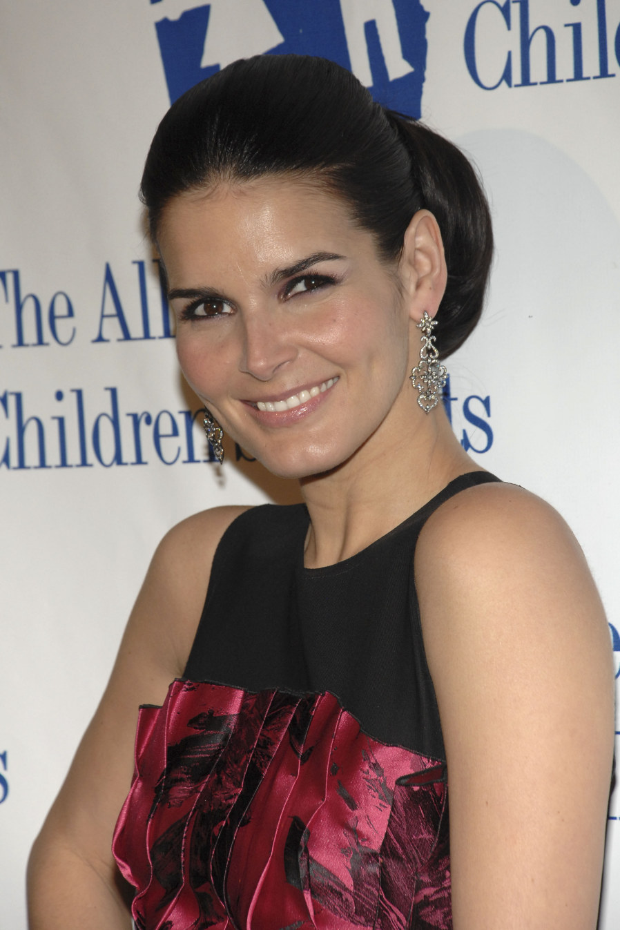 >Angie Harmon