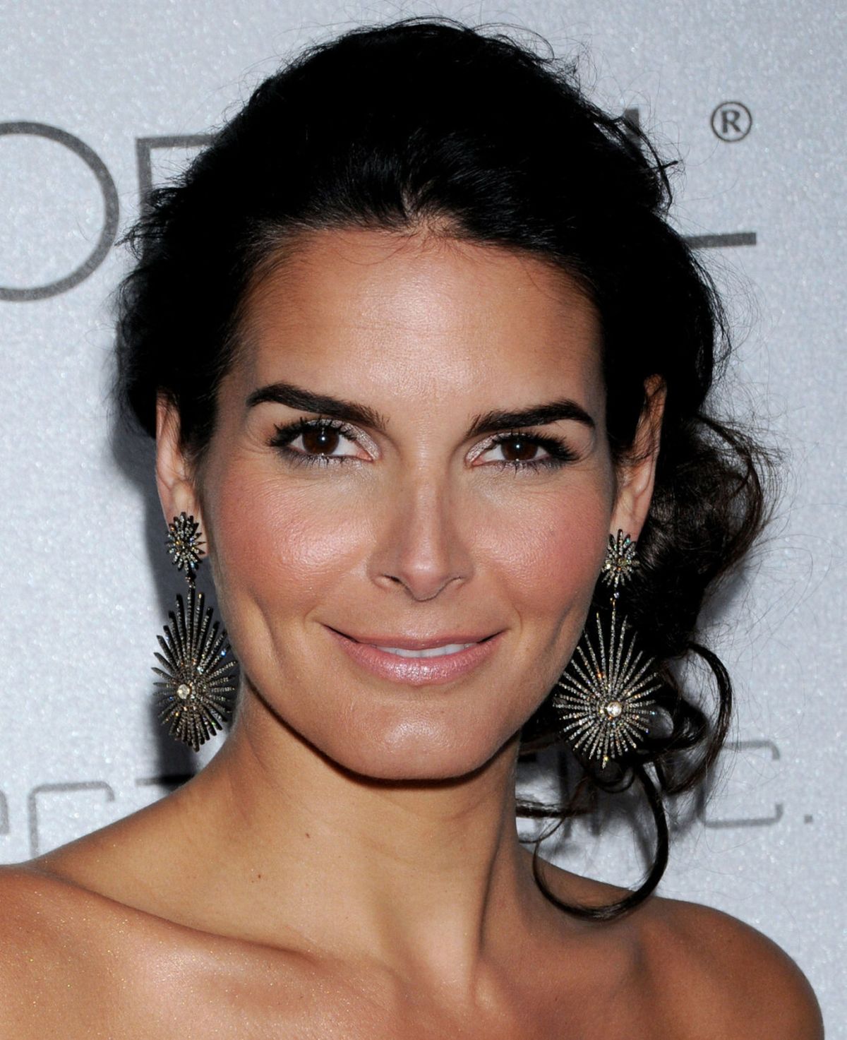 >Angie Harmon