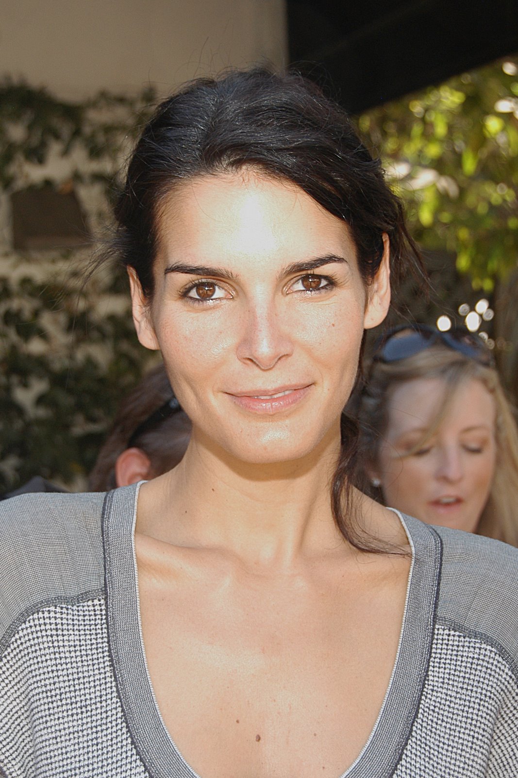 >Angie Harmon