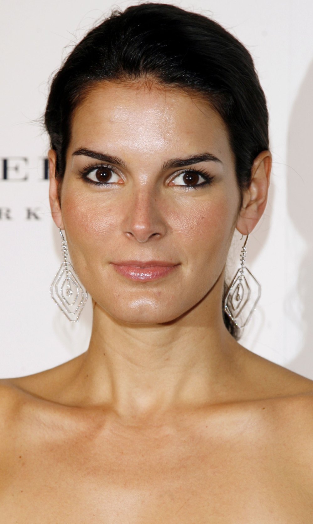 >Angie Harmon