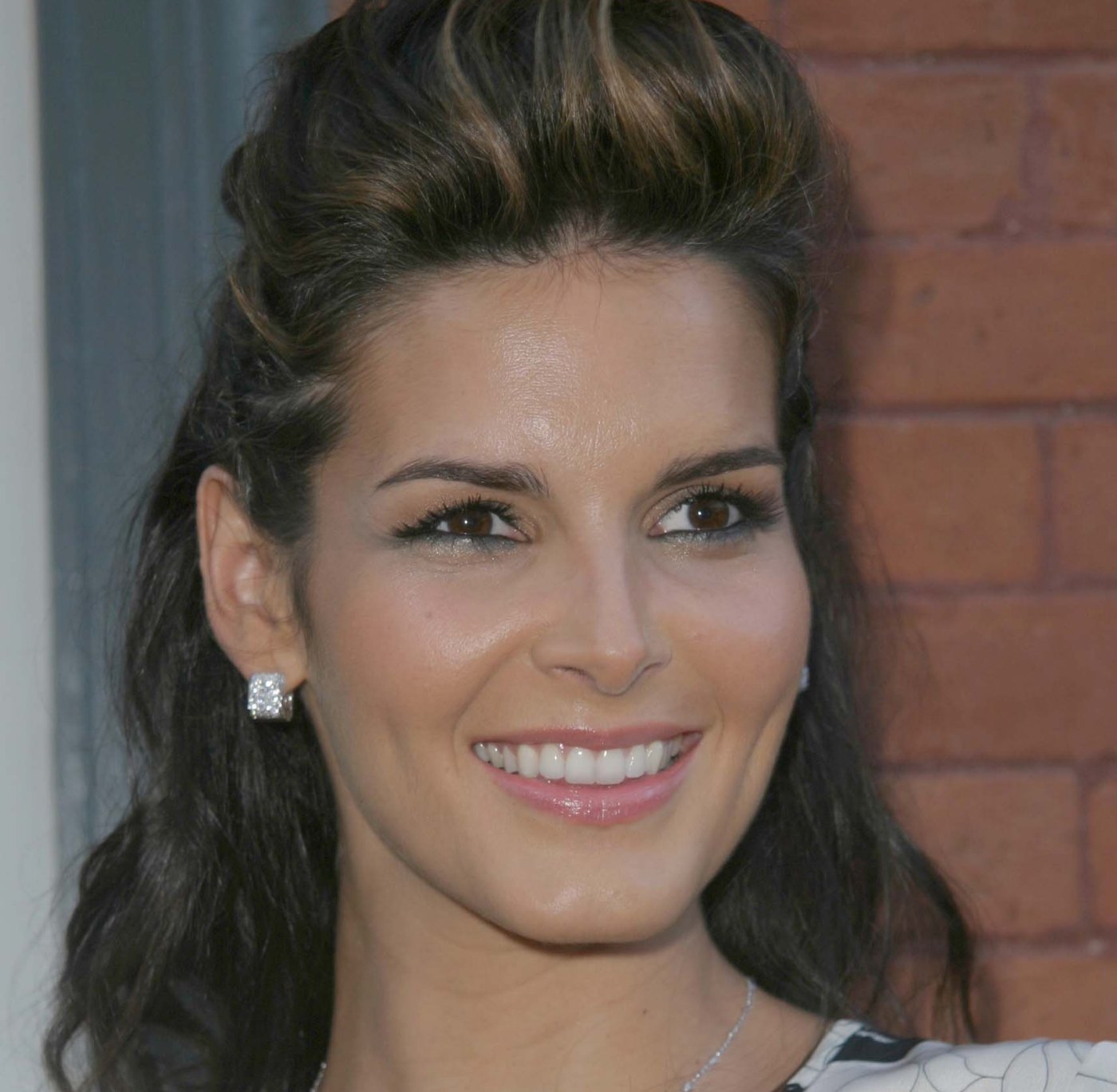 >Angie Harmon