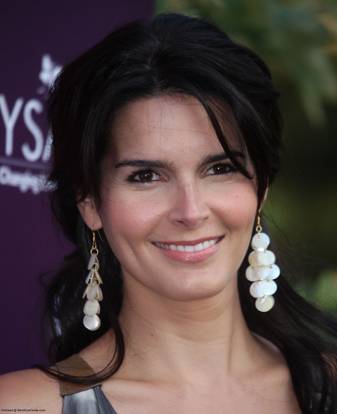 >Angie Harmon