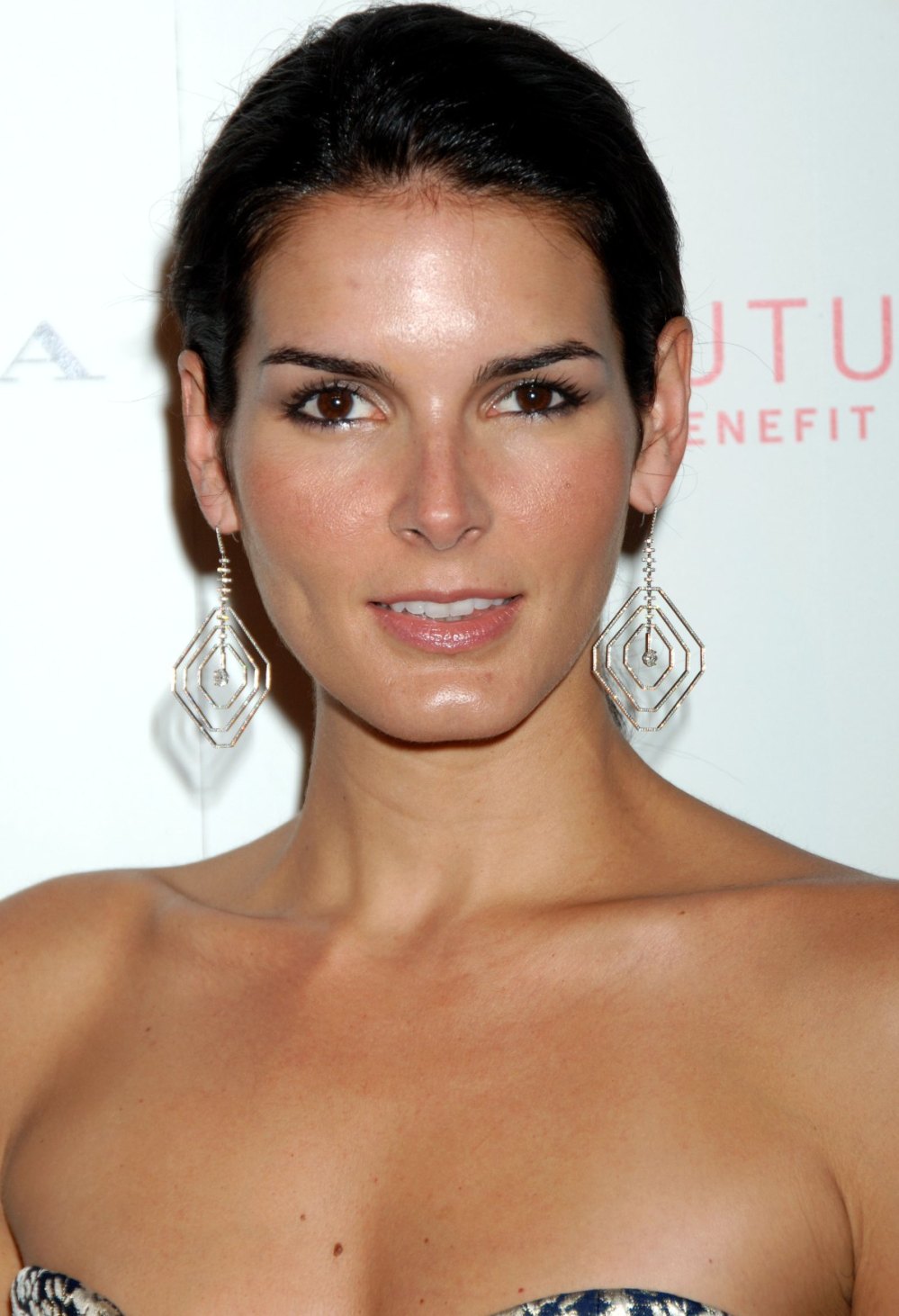 >Angie Harmon