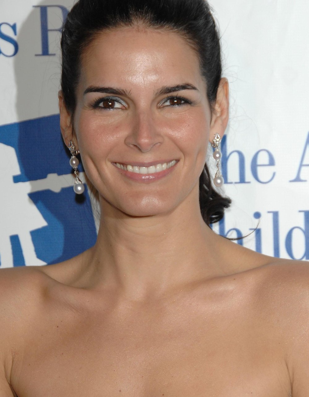 >Angie Harmon