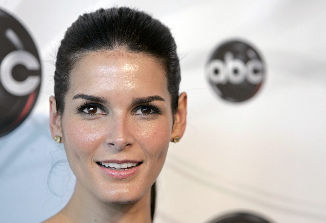 >Angie Harmon