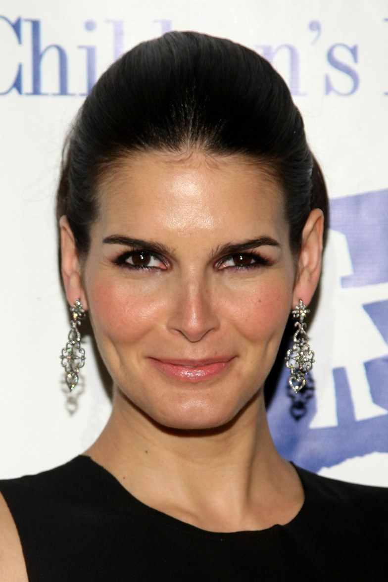 >Angie Harmon