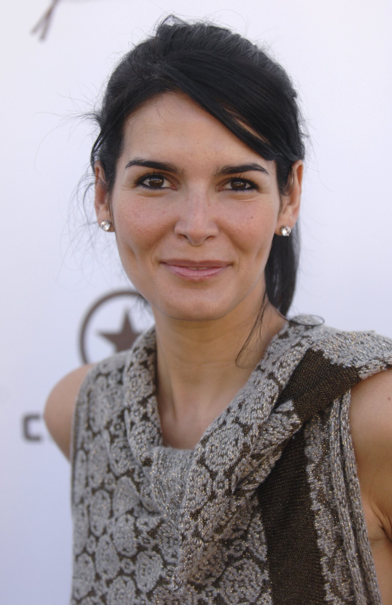>Angie Harmon